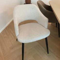 Eetkamerstoel Leonardo met armleuning - beige - 81x62.5x56 cm